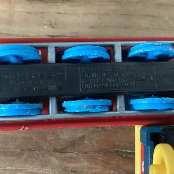 🔵 4 Set of Thomas The Tank Train Toys - Oldest is 1985 - Diecast & Plastic - Picture 7 of 12